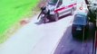 Kilis'te hasta taşıyan ambulans ile motosikletlinin kafa kafaya çarpıştığı kaza anı kameraya böyle yansıdı