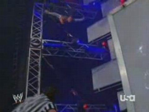 Jeff Hardy swanton bomb sur Randy Orton