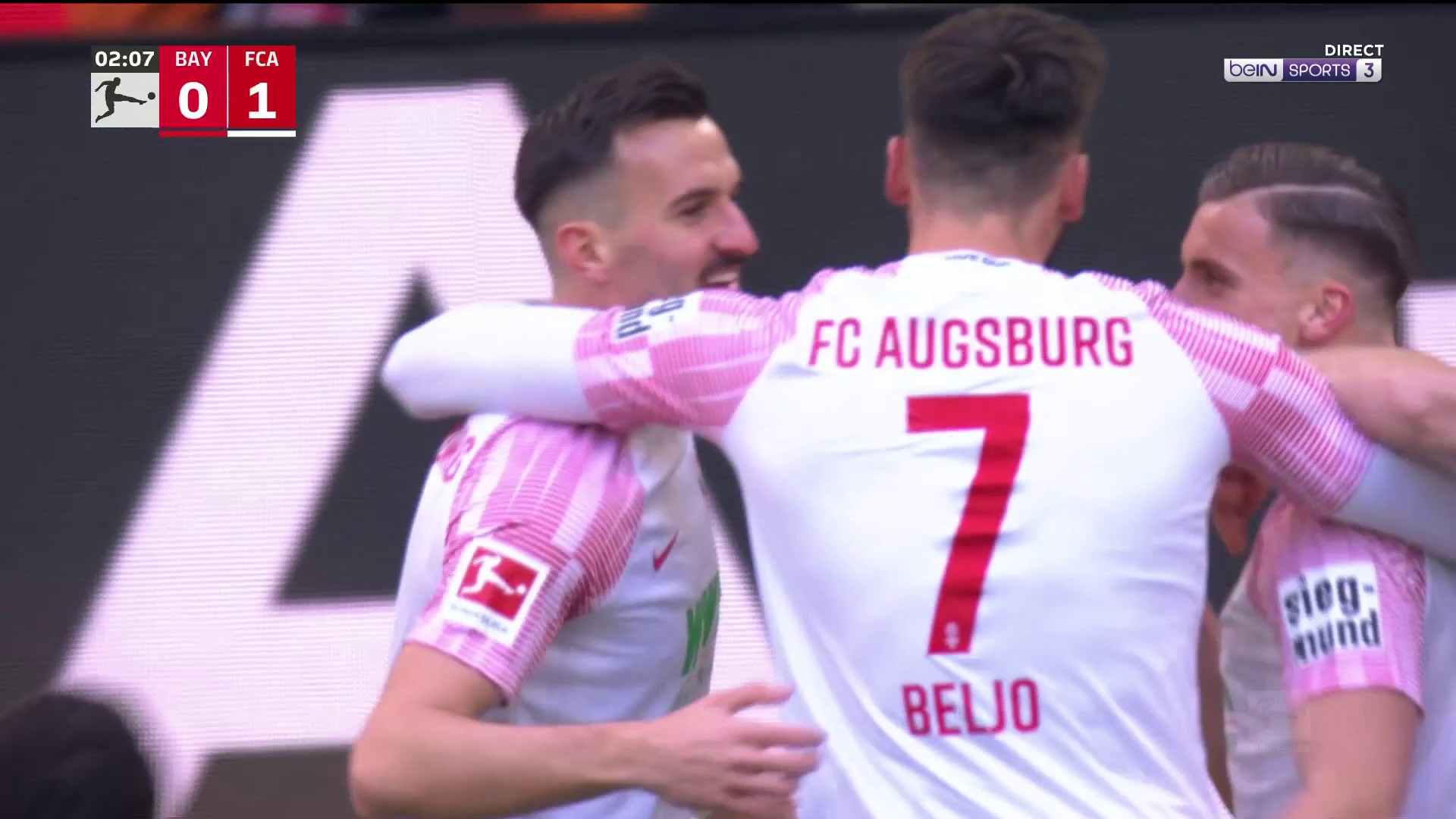 Bundesliga : Mergim Berisha enrhume João Cancelo, le Bayern déjà mené contre Augsbourg !