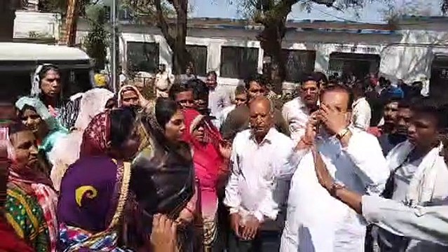 .गर्भवती महिला के नीमच अस्पताल में मौत पर परिजनों ने लगाए चिकित्सा में लापरवाही के आरोप, किया हंगामा