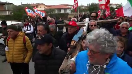 Migranti, Mimmo Lucano: "I ministri a Cutro solo per non perdere il consenso politico"