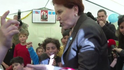 Hatay'da depremzede vatandaş, Akşener'e dert yandı: İnşaatta yatıyorum, çadırımız yok