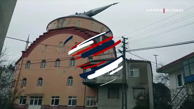 Faciadan dönüldü! Şiddetli rüzgar nedeniyle köy camisinin minaresi devrildi... En büyük sevindirici tarafı can kaybı olmaması