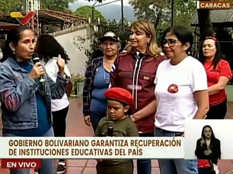 Gobierno Bolivariano entrega materiales para recuperar las instituciones educativas de Caracas