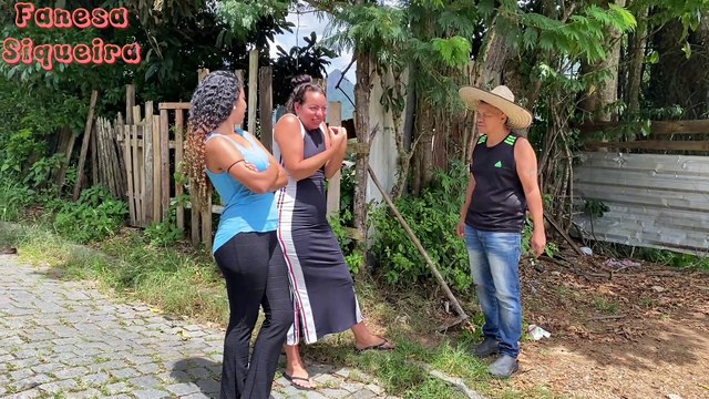 She HUMILIATED this poor worker - Ela HUMILHOU esse pobre trabalhador