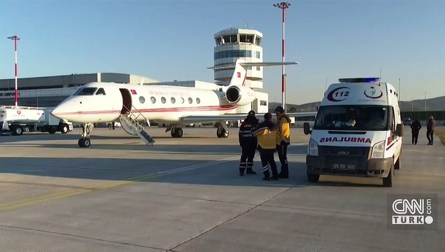 Henüz 6 günlükken depremzede olan bebek, ailesine teslim edildi