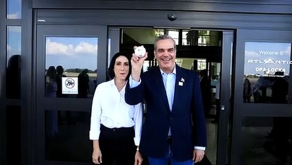 “RD tamo' aquí”: Abinader llega a Miami para lazar primera bola en juego contra Venezuela