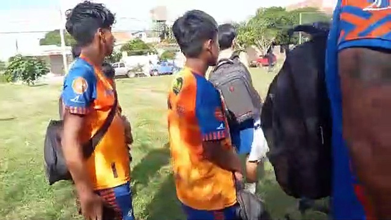 Encuentro del MAS en Santa Cruz terminó en peleas y enfrentamientos con petardos, denuncian vecinos