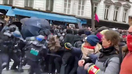 WARNING: Arson, chaos and violence in Paris over Macron’s pension reform