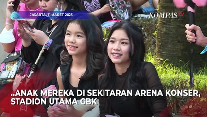 Kebahagiaan Orang Tua Antar dan Tunggu Anak Nonton Konser BLACKPINK