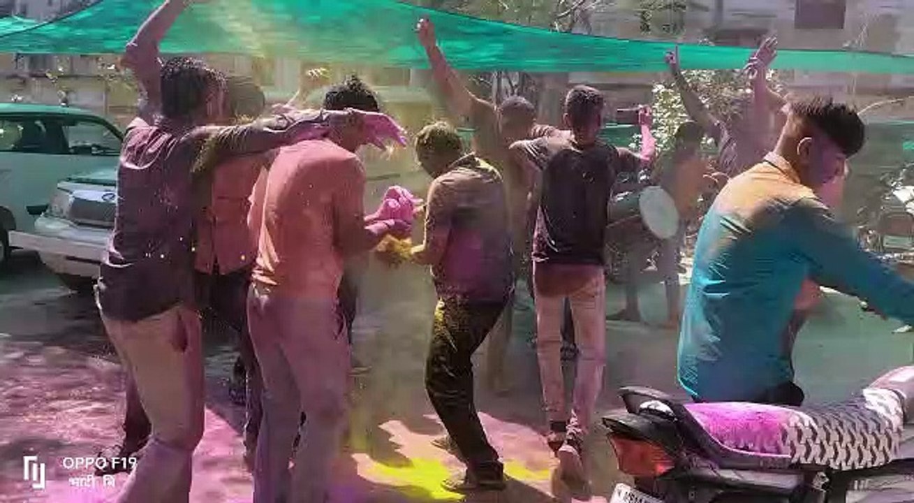 हर और छाया रंग पर्व का उल्लास, रंगों की मस्ती में सतरंगी हुई चेहरें
