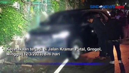 Sopir Diduga Mabuk dan Tertidur, Mobil Tabrak Pagar di Grogol