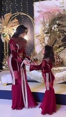 ابنة دنيا بطمة بقفطان مغربي مطابق لوالدتها