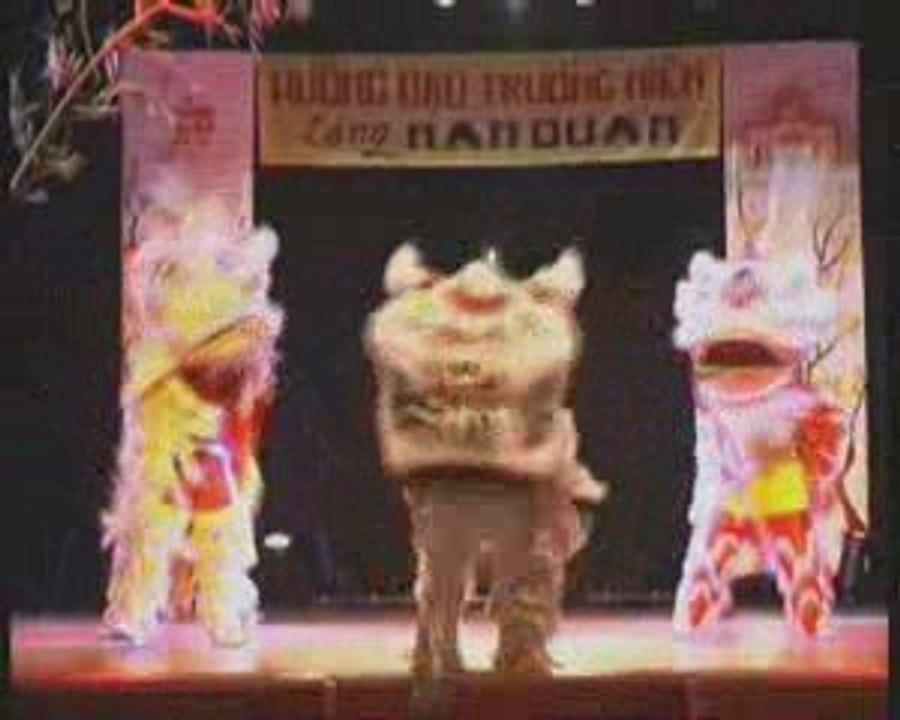 Démonstration de danse du lion à Massy pour le Têt (le nouvel an vietnamien)