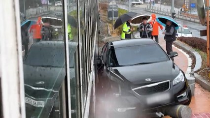 곡성에서 승용차-증기기관차 부딪쳐...인명피해 없어 / YTN