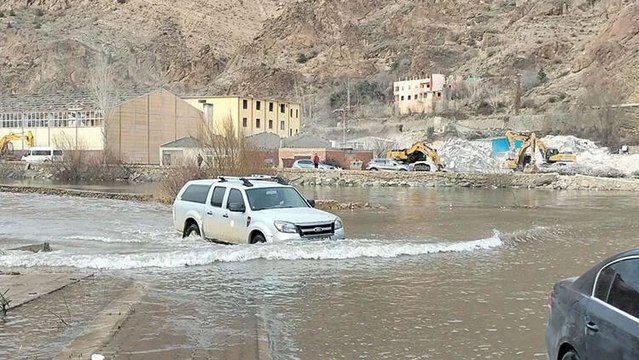 Yusufeli Baraj gölünün suları ilçe merkezine ulaştı