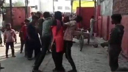 अलीगढ़: जिला अस्पताल में नशेड़ीयों का आतंक, जमकर चले लात घूंसे