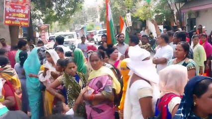 बढ़ती महंगाई के खिलाफ कांग्रेस महिला मोर्चा ने किया सांसद सुनील सोनी के निवास का घेराव