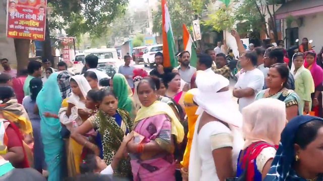 बढ़ती महंगाई के खिलाफ कांग्रेस महिला मोर्चा ने किया सांसद सुनील सोनी के निवास का घेराव
