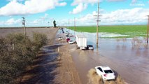 شاهد: فيضانات قوية وعاصفة مميتة تضرب ولاية كاليفورنيا وتودي بحياة شخصين
