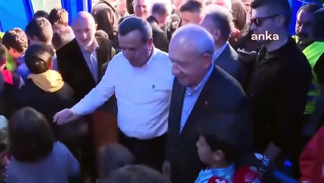 Depremzede çocuktan Kılıçdaroğlu'na güldüren istek: Kemal Abi, seninle bir fotoğraf çektirelim de havamız olsun