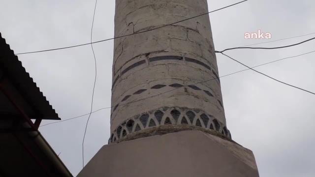 Osmaniye'de Vatandaşlar, Depremde Hasar Gören Minare İçin Alınan Yıkım Kararına, Minaredeki Leylek Yuvası Nedeniyle Tepki Gösterdi