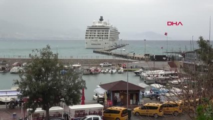 LÜKS GEMİ ALANYA'YA DEMİR ATTI