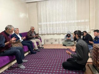 Başkan Tahmazoğlu'ndan, depremde yakınlarını kaybeden ailelere taziye ziyareti