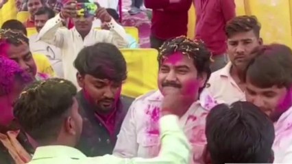 अयोध्या: भाजपा के होली मिलन समारोह में अवधी लोकगीत कलाकारों ने बिखेरी छटा, देखें खबर