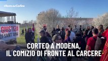 Corteo a Modena, il comizio di fronte al carcere