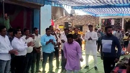 एक मंच पर थिरके भाजपा व कांग्रेस मंडल अध्यक्ष