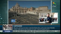 Fieles católicos de diversas partes del mundo se congregan en la plaza San Pedro