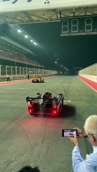 Cette voiture électrique met à l'amende une voiture de course thermique