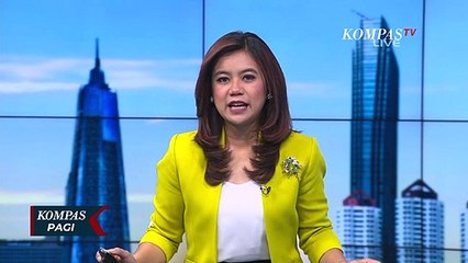 Petugas Damkar Evakuasi Ular Sanca 4 Meter dari Kolong Tangga Rumah Warga di Muara Baru