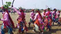 सात महुड़ी में पारम्परिक वेशभूषा में आदिवासी समाज ने किया महा गेर नृत्य