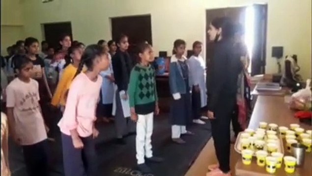 महिला पुलिस ने सिखाया सेल्फ डिफेंस तो आधीशक्ति में जगा आत्मविश्वास