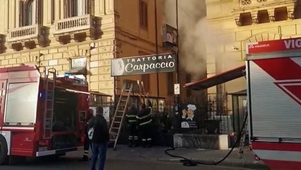 Scoppia un incendio in un ristorante a Palermo, paura in via Libertà