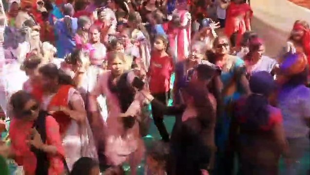 संस्कारधानी में धूमधाम से मनाई रंगपंचमी