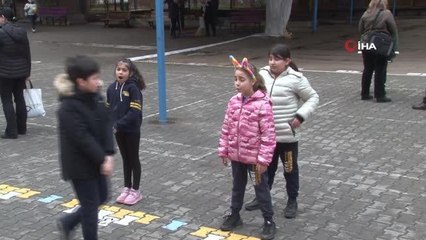 Deprem sonrası Adana'da eğitim başladı