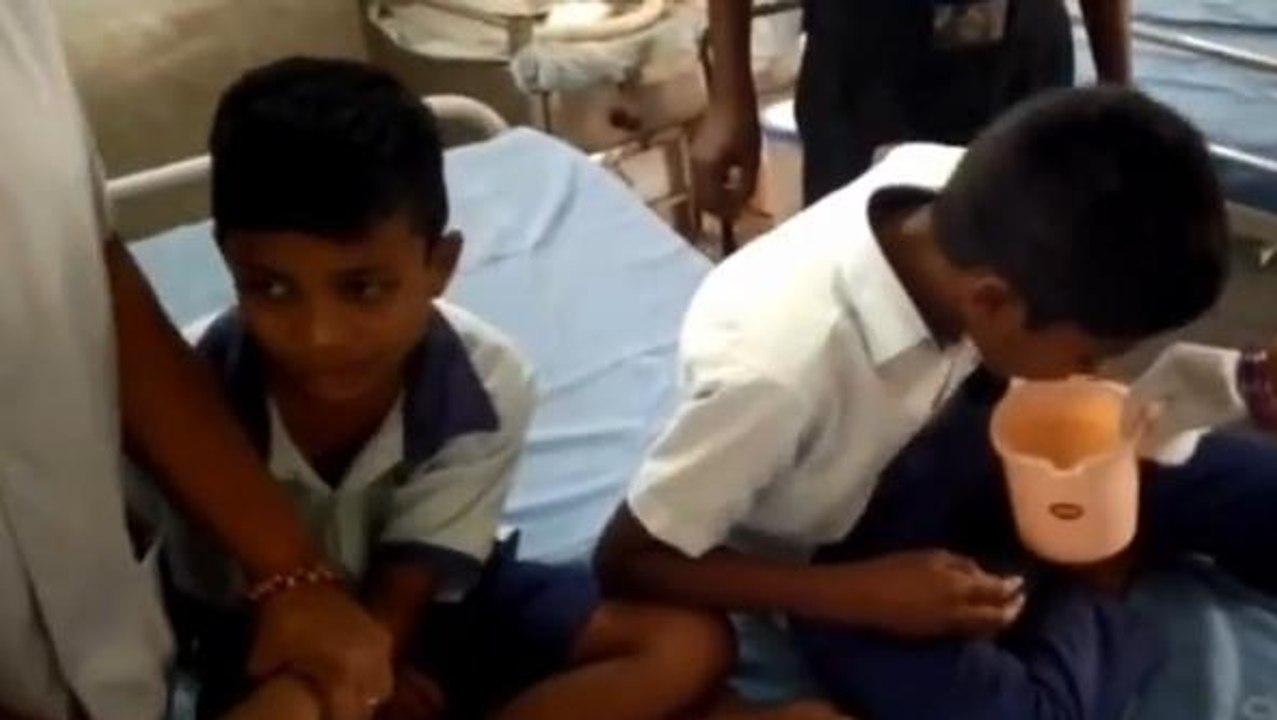 అస్వస్థతకు గురైన 13 మంది హాస్టల్ విద్యార్థులు
