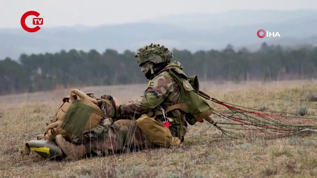 Fransa’da şehrin göbeğinde askeri tatbikat