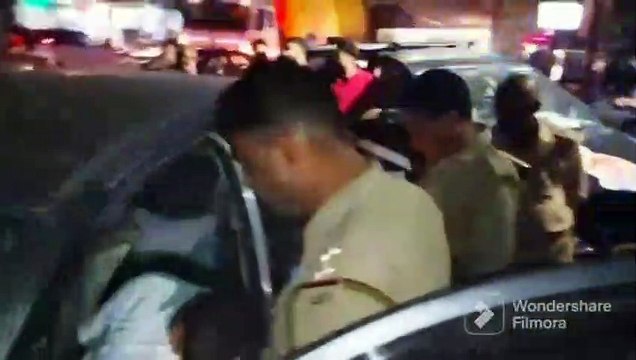 असिस्टेंट प्रोफेसर ने कार में पी शराब, फिर हुआ ऐसा हाल मचा हड़कंप, देखे वीडियो