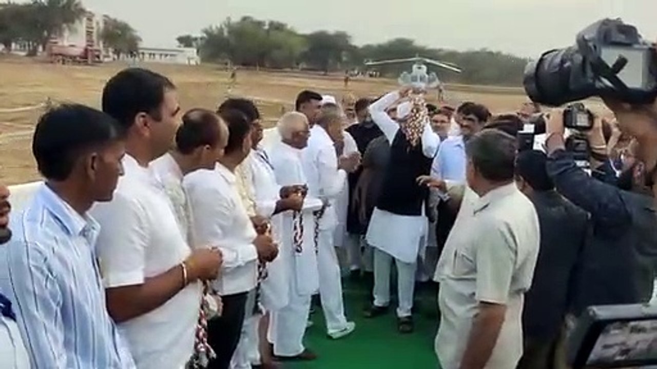 वीरांगनाओं को सडक़ पर लाने वाले कर शहीदों की शहादत का उड़ा रहे हैं मजाक: गहलोत