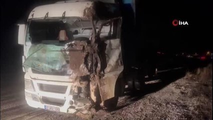 Tırın şarampole devrildiği kazada 2 kişi yaralandı