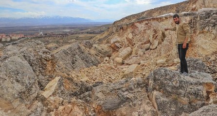 Geyiktepesi’nde depremde dev yarık ve çatlaklar oluştu