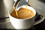 Cette machine à café avec broyeur est la meilleure en 2023, selon des experts (et c’est aussi la moins chère)