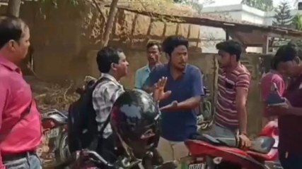 পঃ মেদিনীপুর: &#039;২ ইঞ্চি ৬ ইঞ্চির নেতারা শিক্ষকদের স্কুলে যেতে বাধা দিচ্ছে&#039;