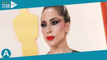 Oscars 2023 : Lady Gaga vole au secours d'un photographe qui fait une grosse chute sur le tapis roug