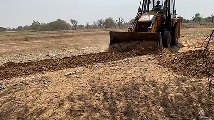 अवैध कॉलोनियों पर गरजीं जेसीबी