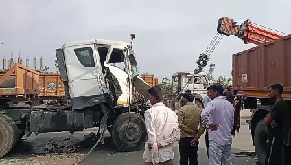 Accident video :  दो ट्रेलरों में ​भिड़ंत, चालक की मौत, हाईवे पर लंबा जाम